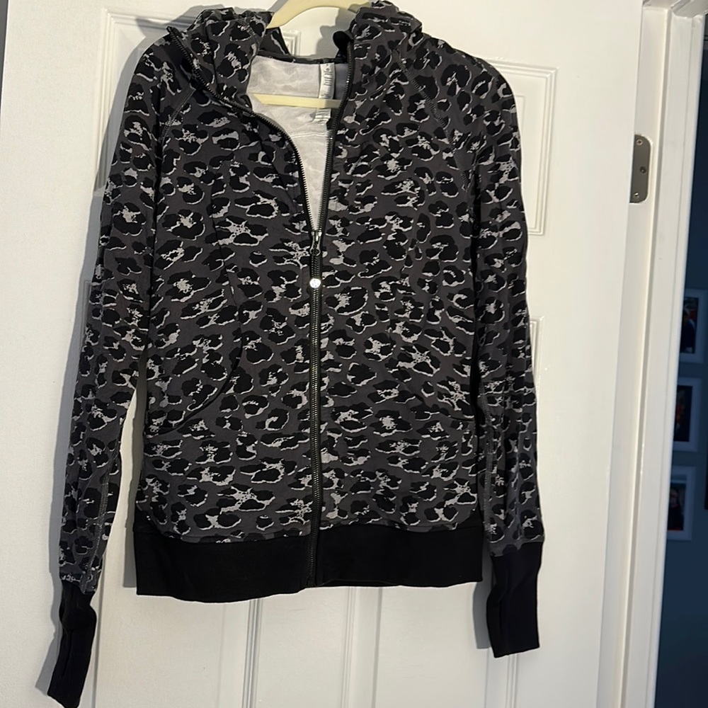 Lululemon Hoodie - Size 8